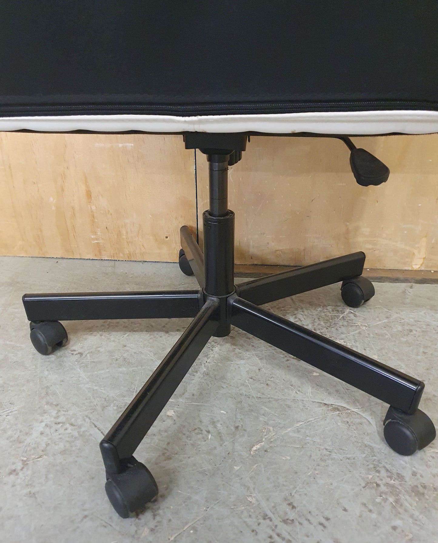 Black and White Faux Leather Height Adjustable Office Chair on Castor Wheels - 104834
