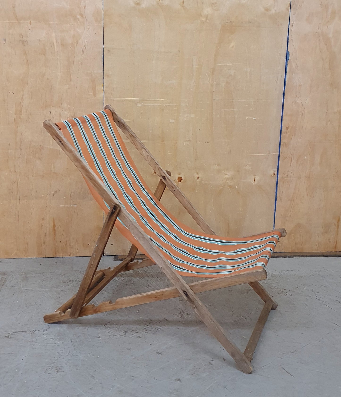 Striped Foldable Deck Chair - 251024-01