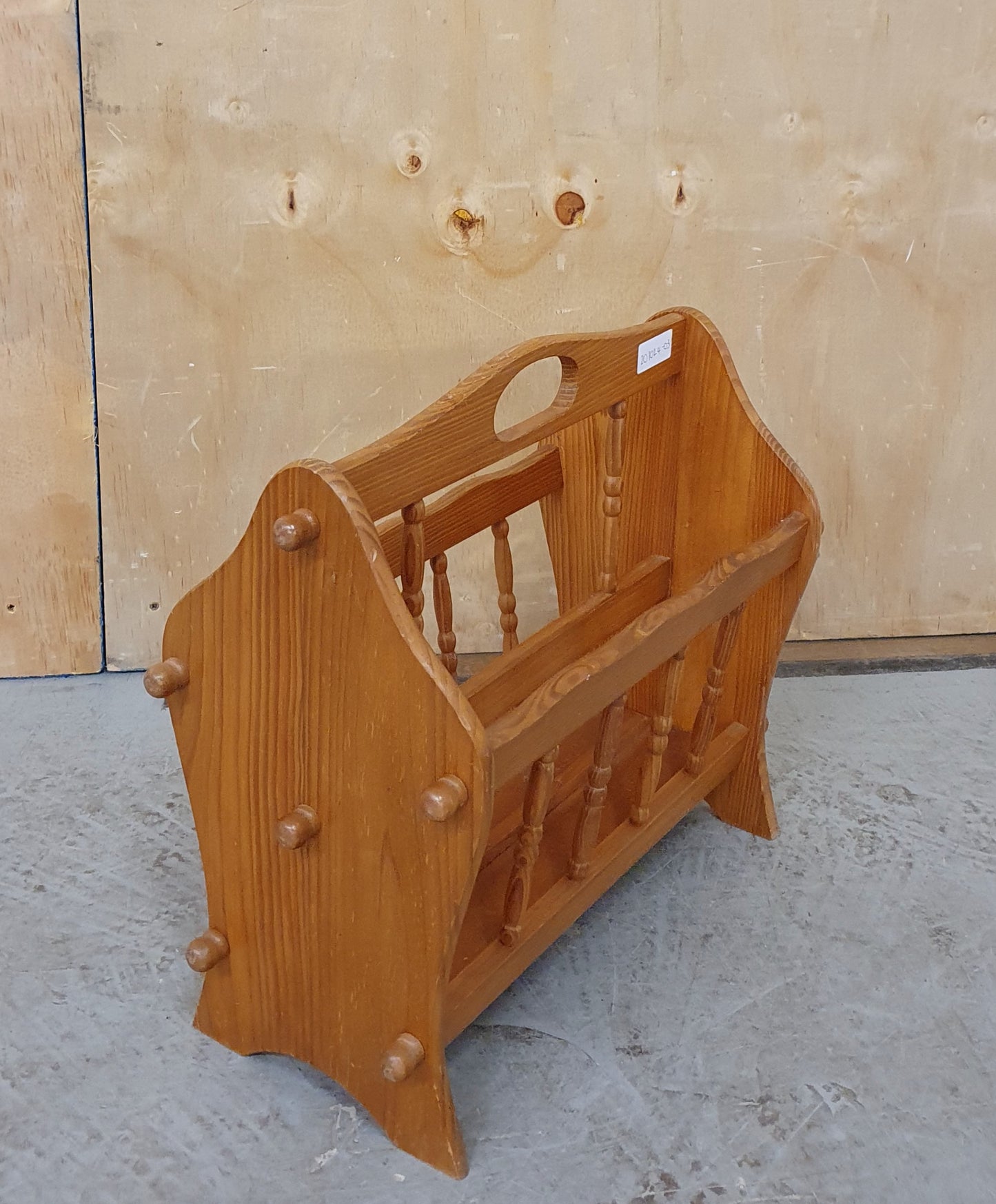 Pine Magazine Rack - 201024-03