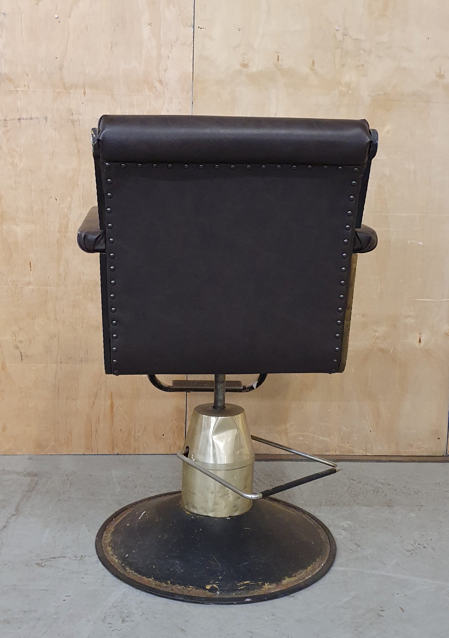 Vintage Style Barbers Chair with Egyption Sphynx Under Each Armrest -103031