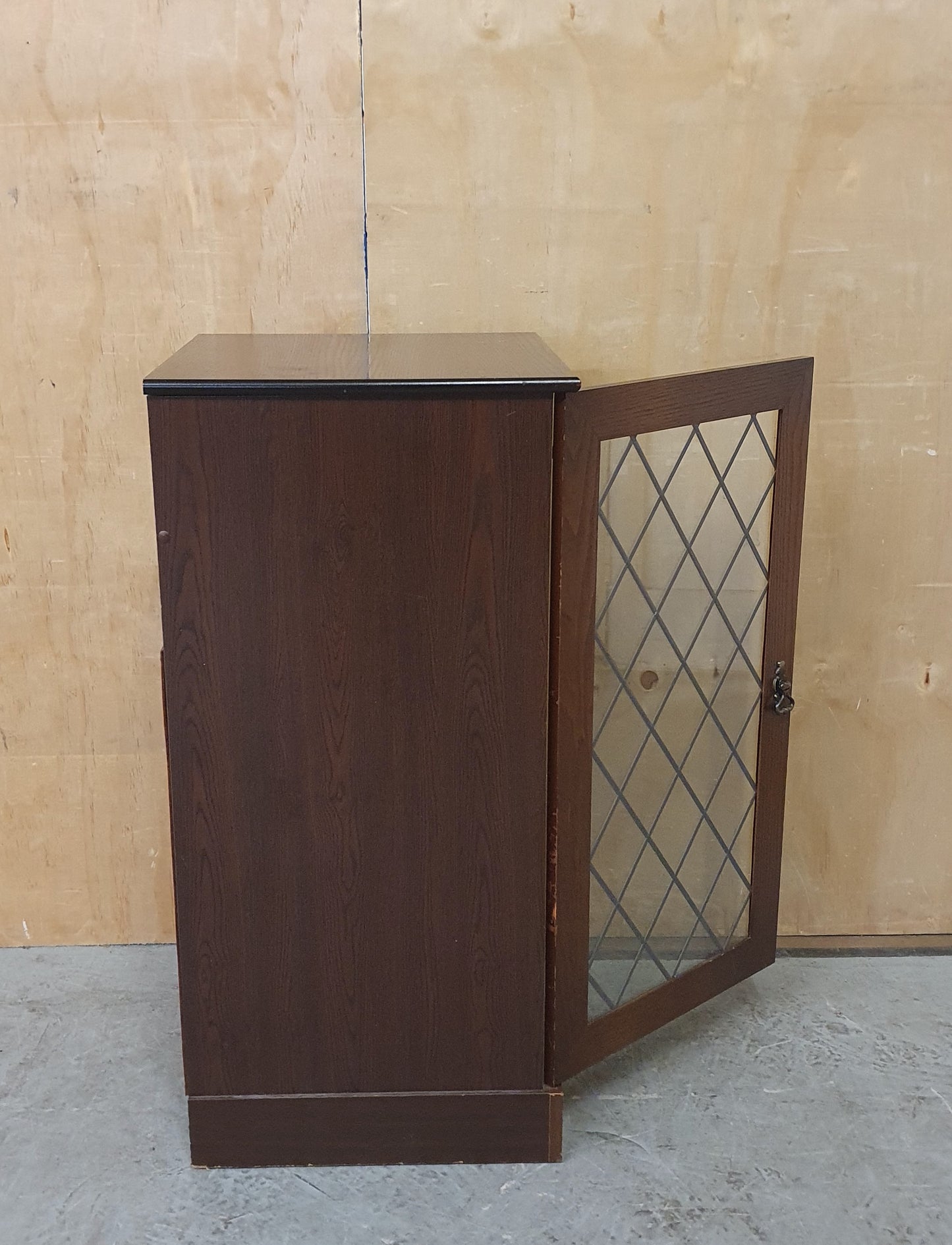 Mahogany Glass Door Cabinet with 1 Internal Shelf - EL104533