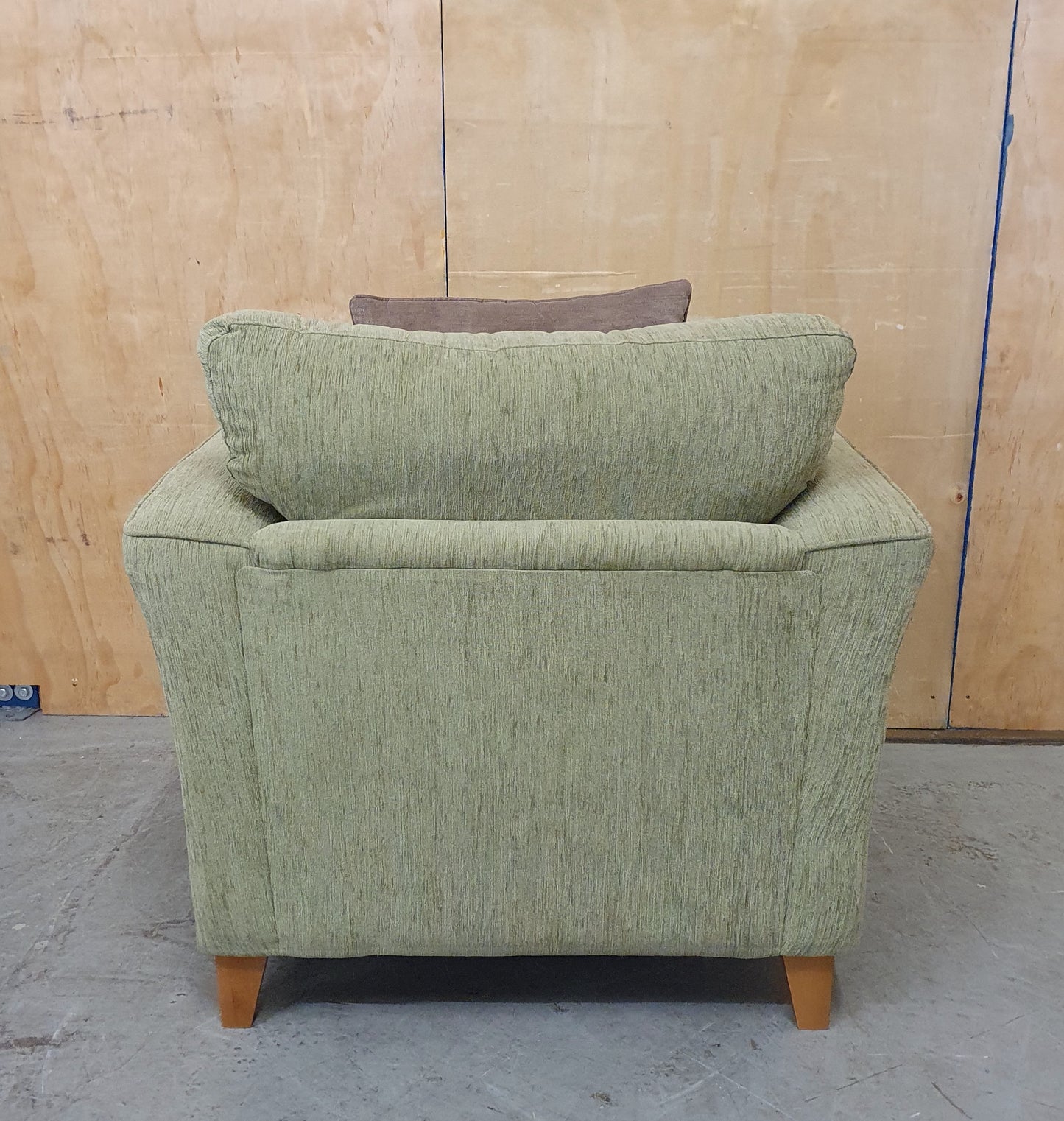Single Green Armchair with Wooden Feet - 104675