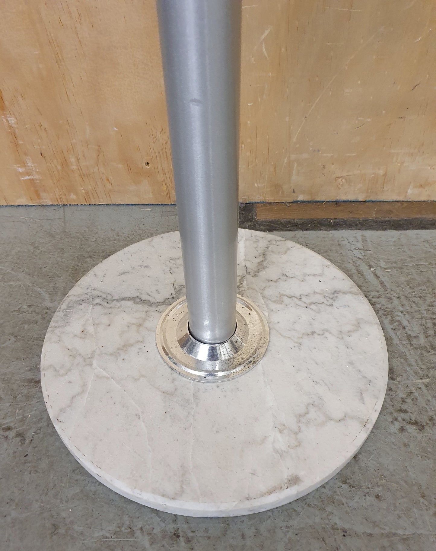Feestanding Coat Stand with Round Marble Base - 104608