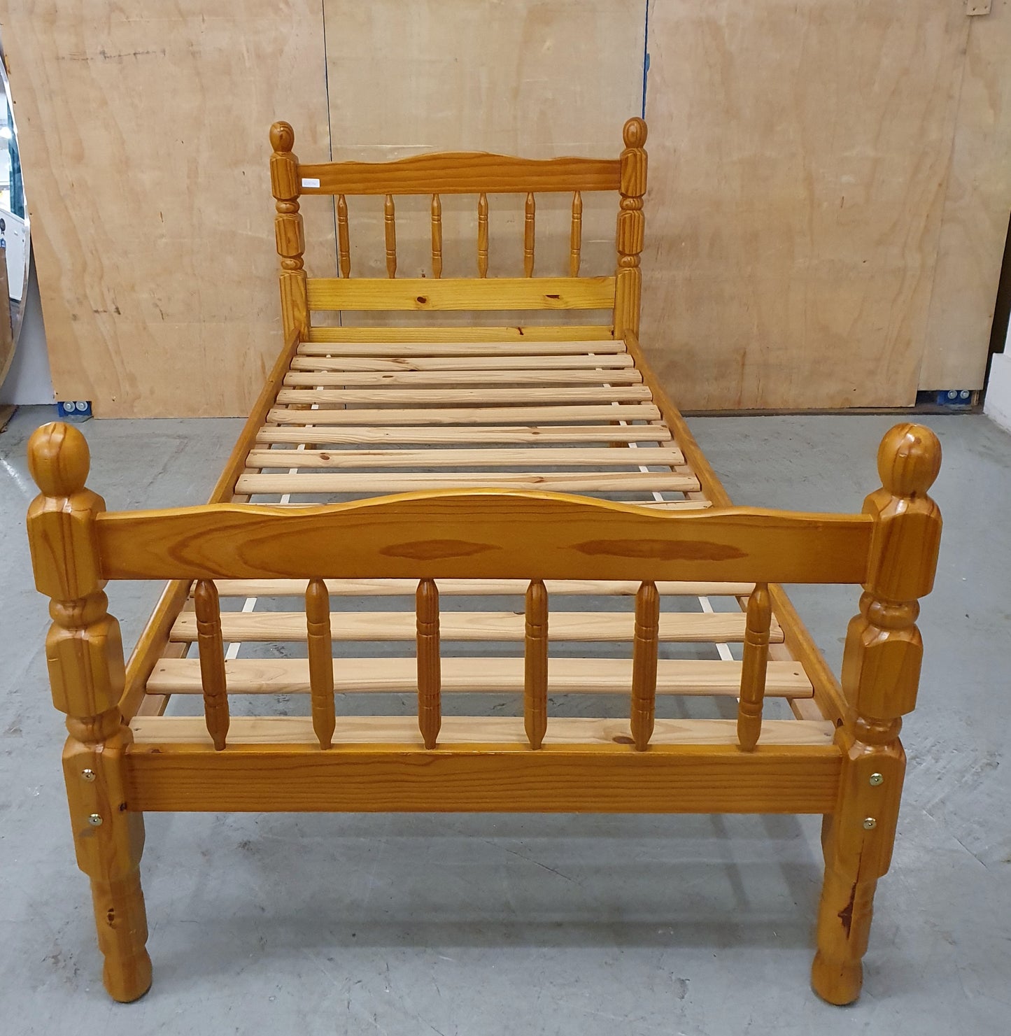 Pine Single Bedframe - 103016