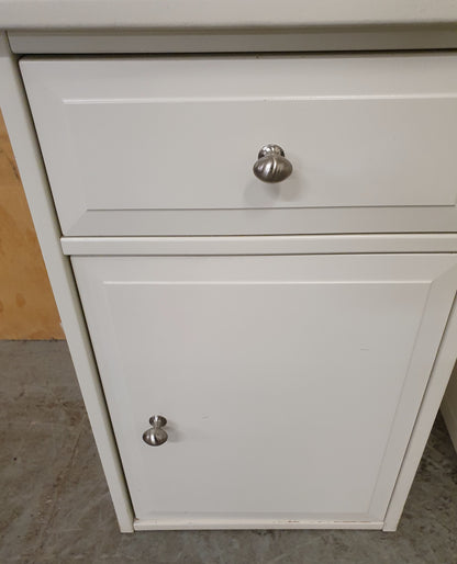 2 Matching White Wood Bedside Cabinets with 1 Drawer and 1 Door - 104677 / 104678