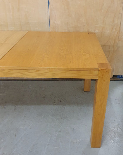 Large Oak Extendable Dining Table - EL104582