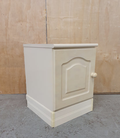 Single Cream Wood Bedside Cabinet with Door and 1 Internal Shelf - EL104651