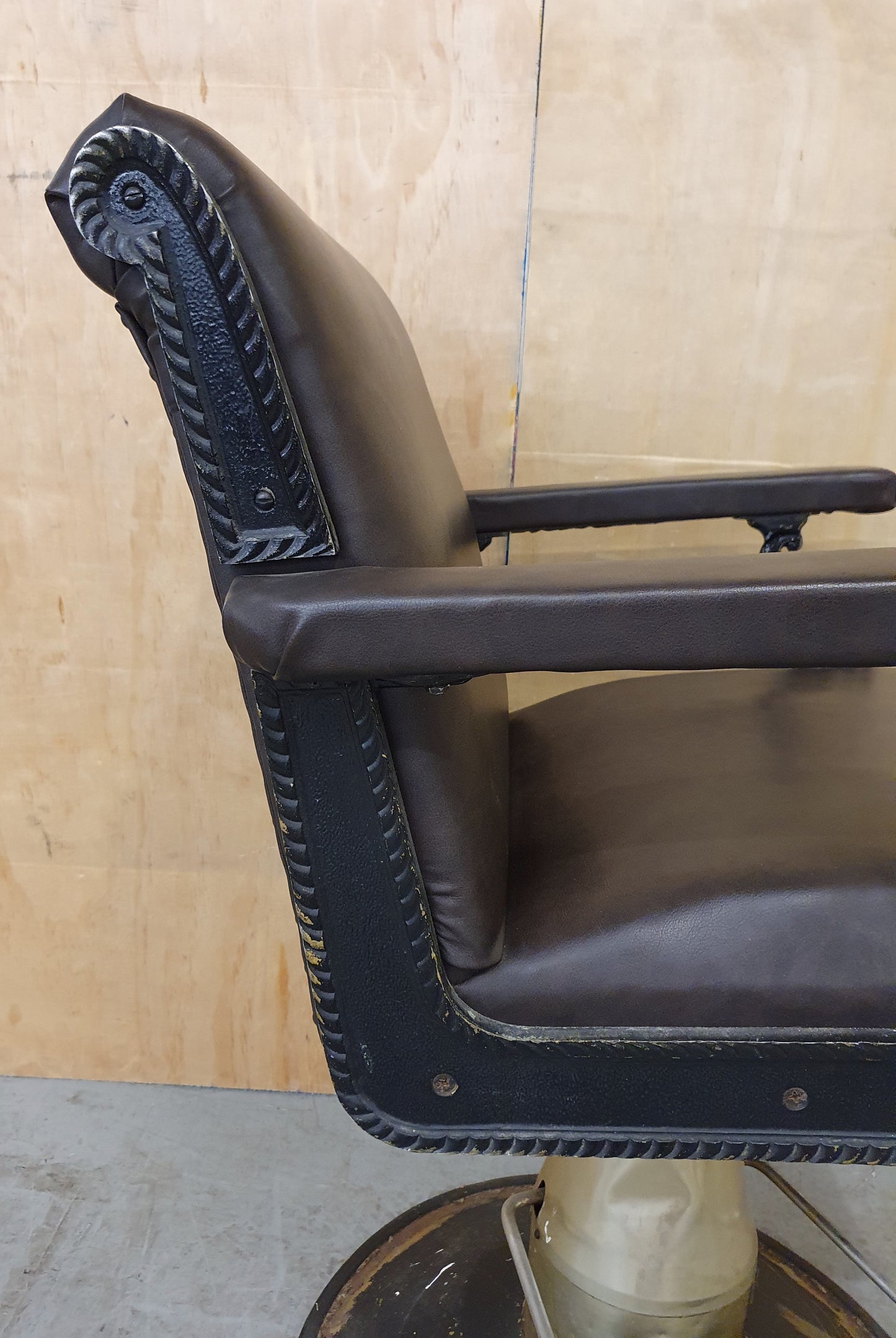 Vintage Style Barbers Chair with Egyption Sphynx Under Each Armrest -103031