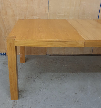 Large Oak Extendable Dining Table - EL104582