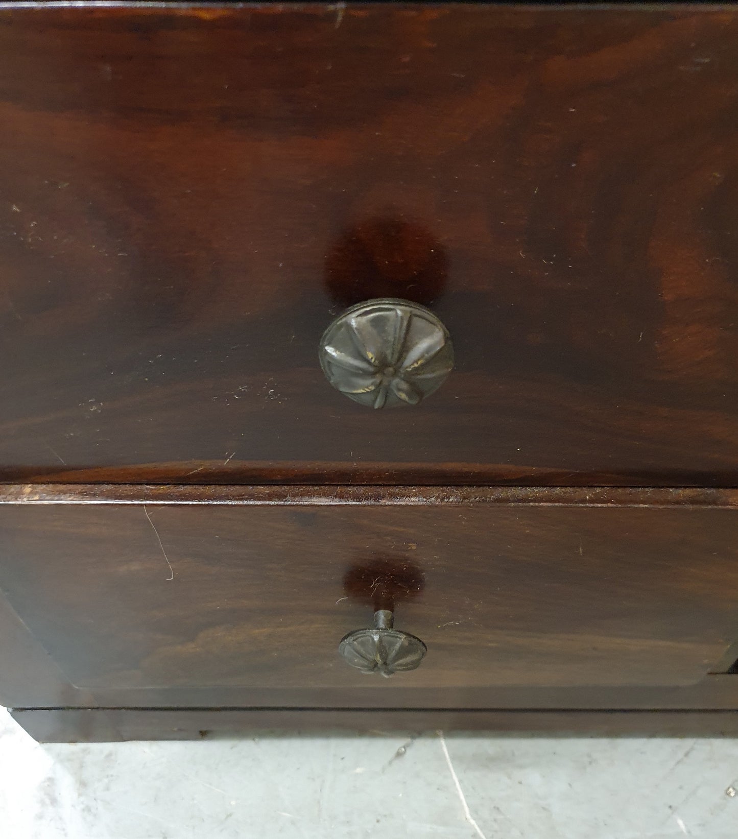 Large Dark Stained Heavy Duty Wood TV Stand with 4 Drawers and Centre Shelf - EL104592