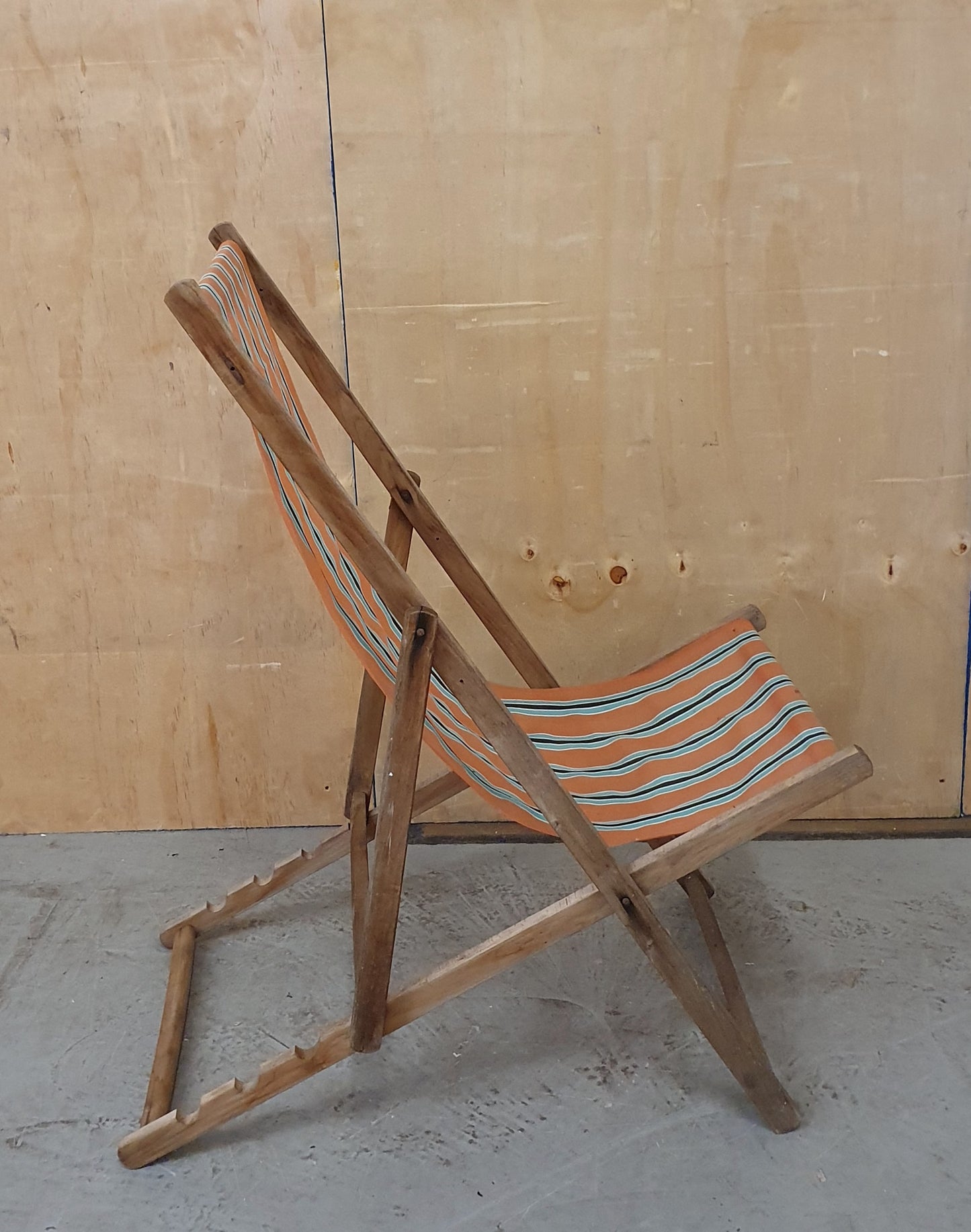 Striped Foldable Deck Chair - 251024-01