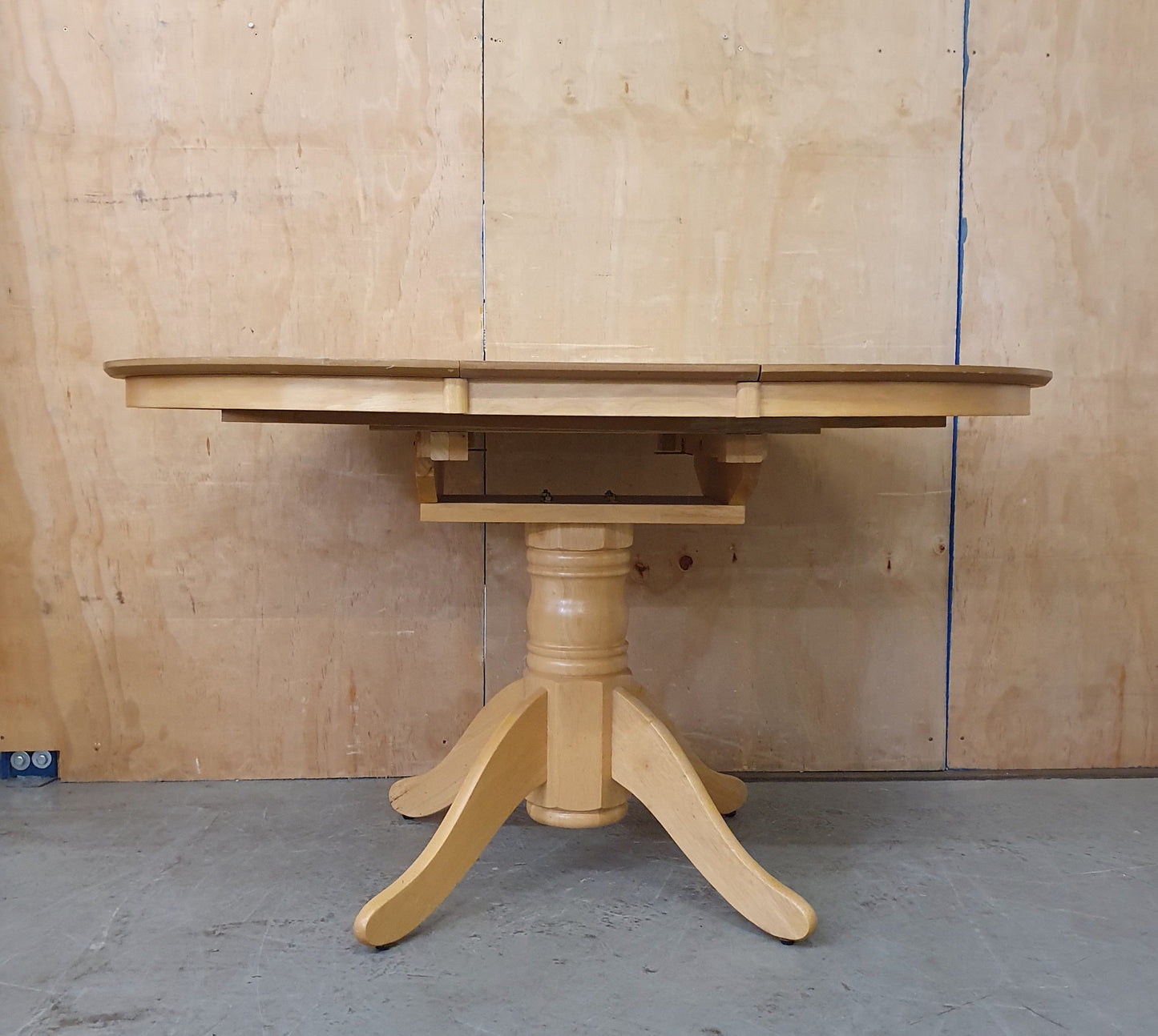Round Pine Extendable Dining Table - 104415