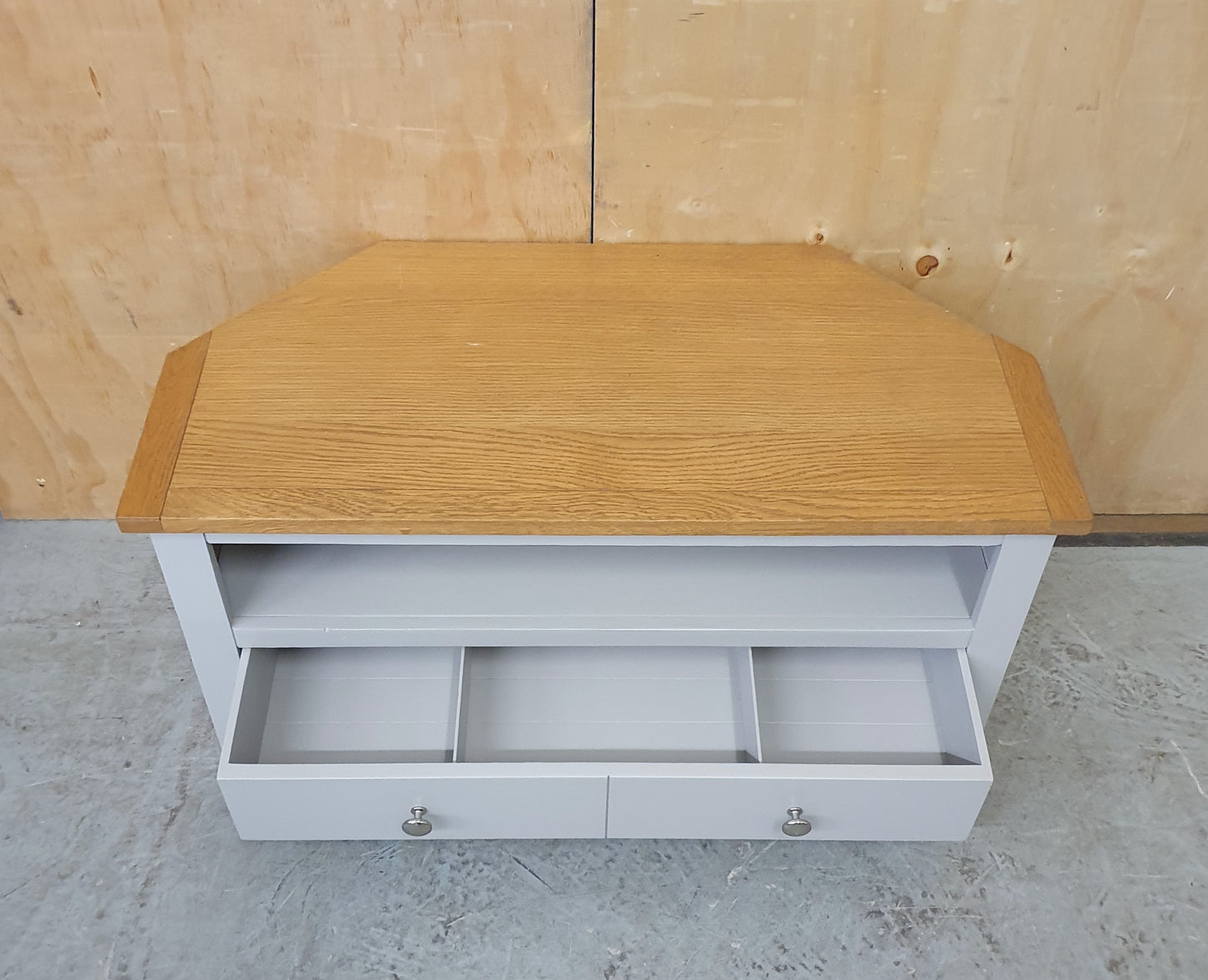 Grey Wood TV Stand with 1 Drawer - EL104500
