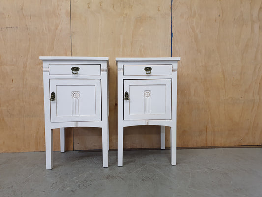 2 Matching White Wood Bedside Cabinets with 1 Drawer and 1 Door - 104175 / 104176
