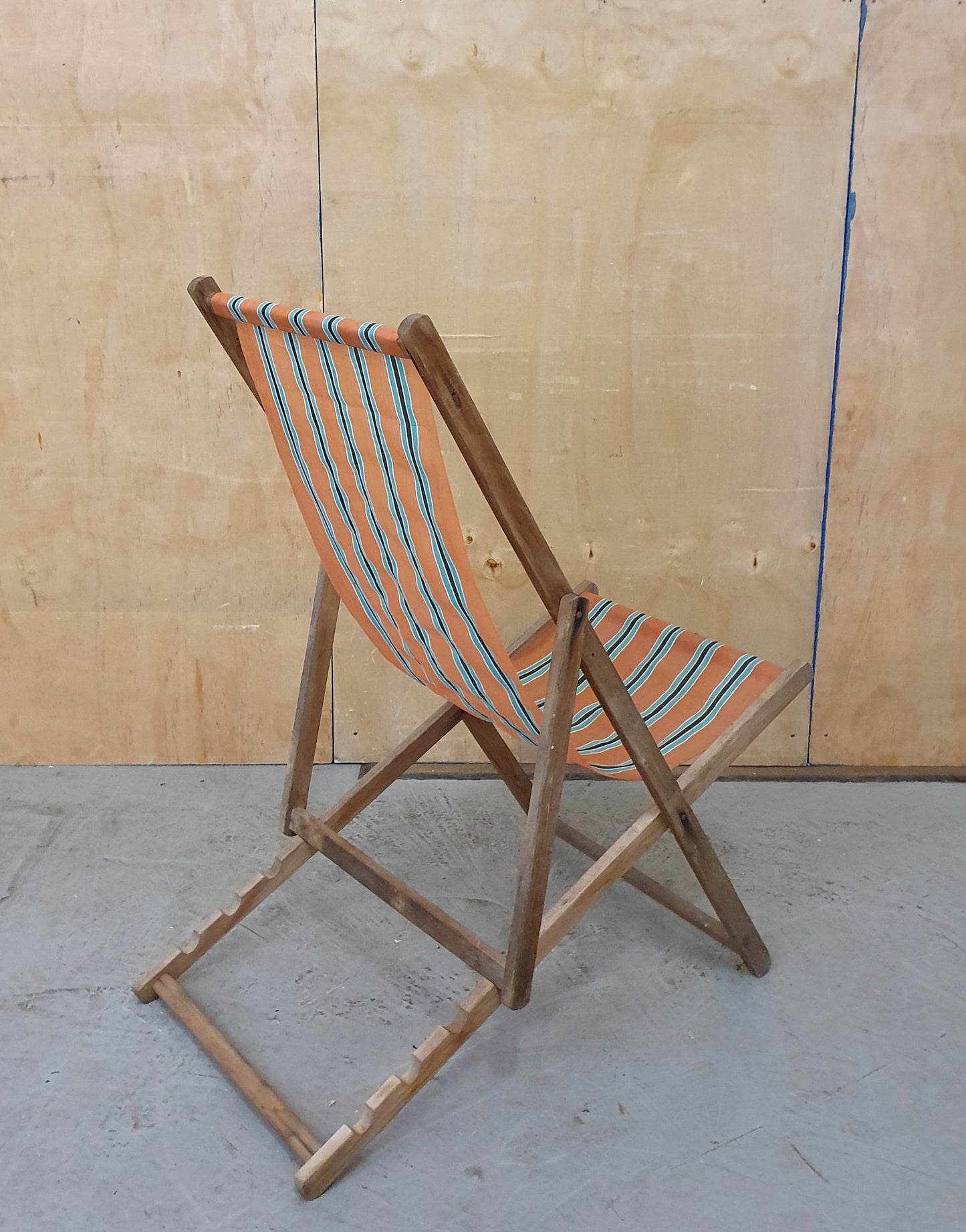 Striped Foldable Deck Chair - 251024-01