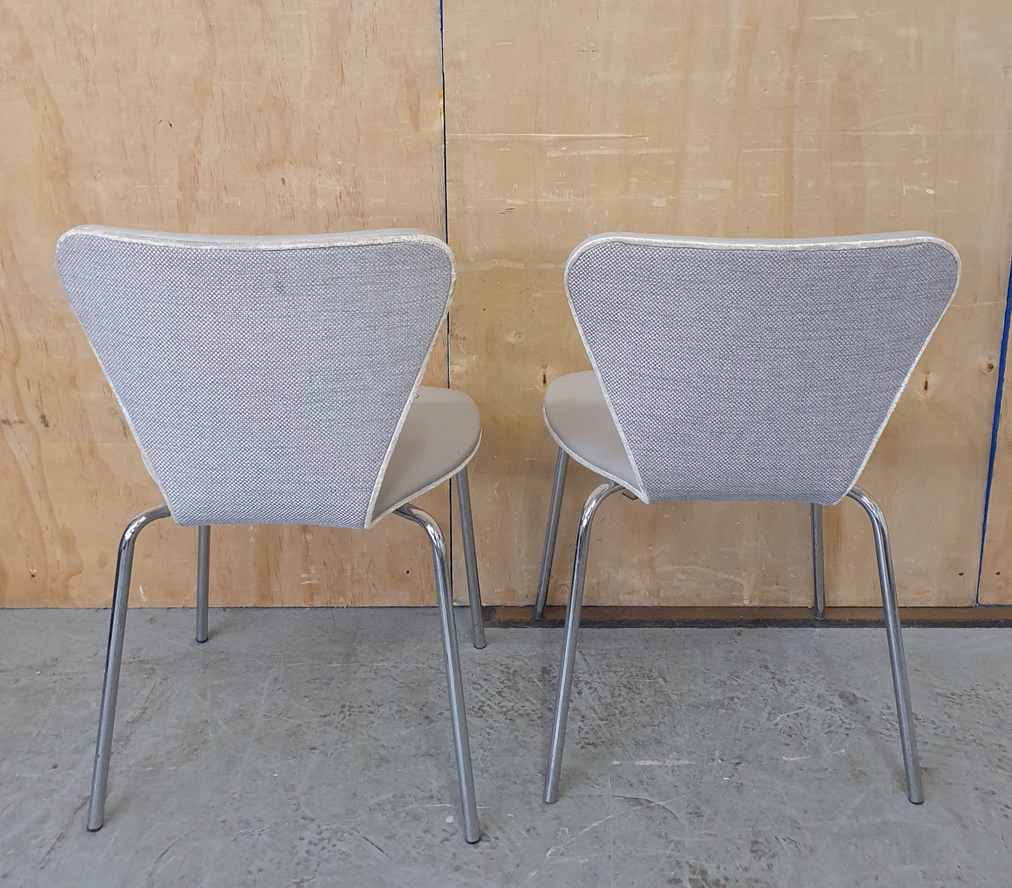 4 Matching Grey Faux Leather Dining Chairs with Chrome Frame - EL104367 / EL104368 / EL104369 / EL104370