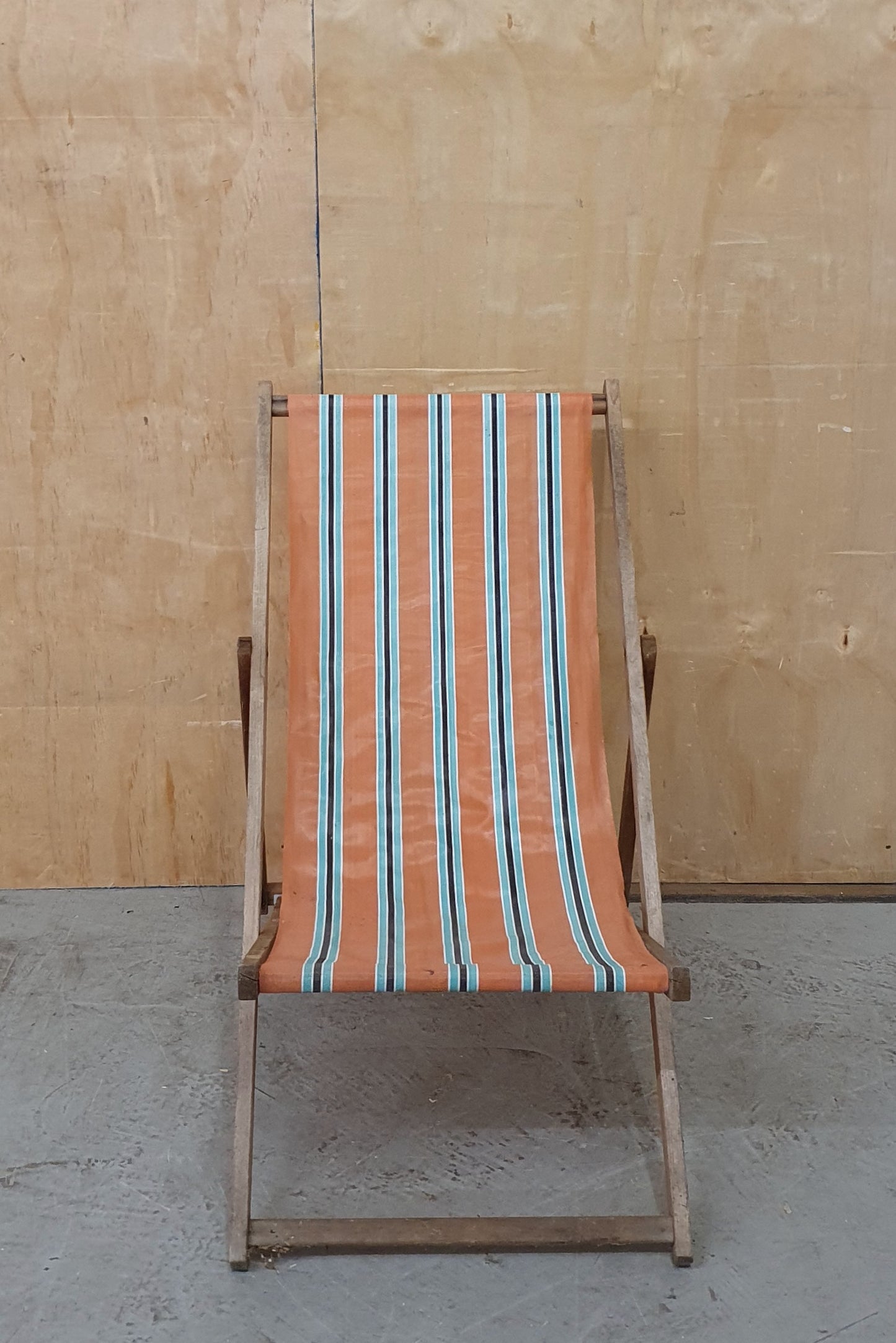 Striped Foldable Deck Chair - 251024-01