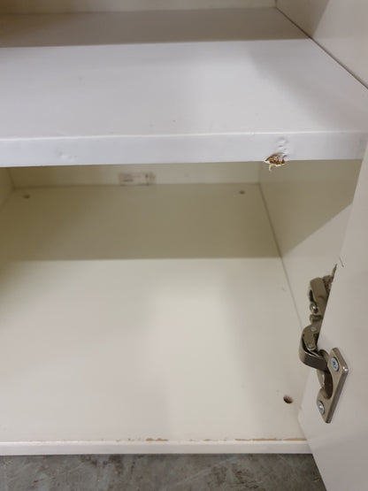 2 Matching White Wood Bedside Cabinets with 1 Drawer and 1 Door - 104677 / 104678