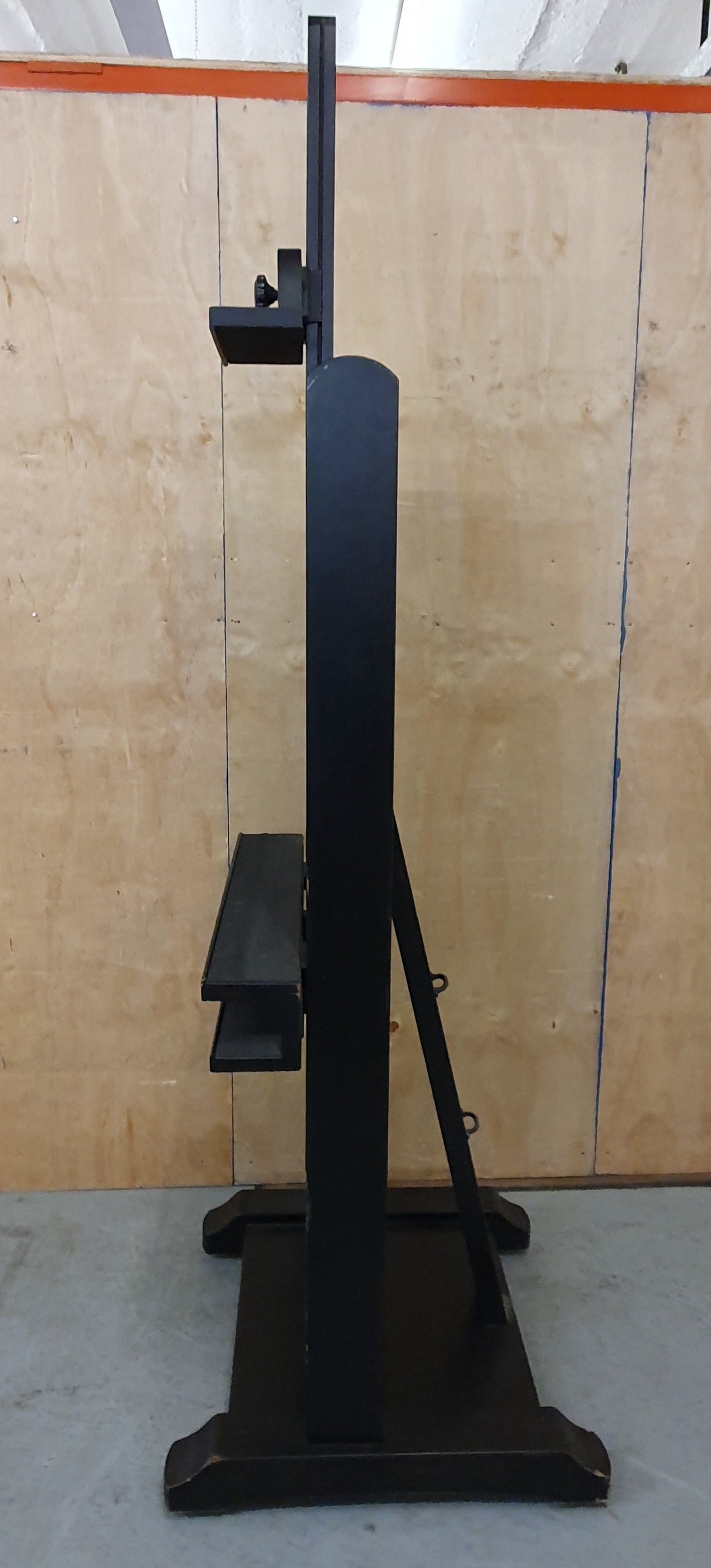 Black Wooden Giant Easel -103032