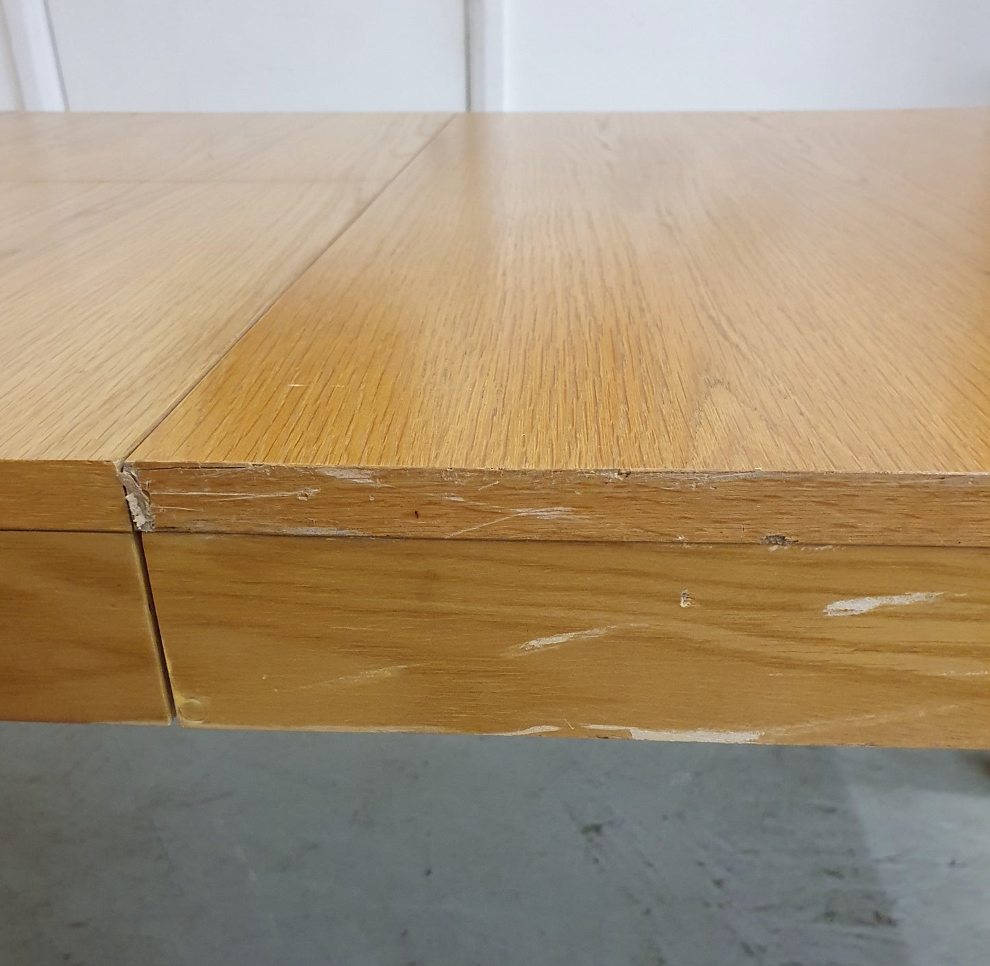 Large Oak Extendable Dining Table - EL104582