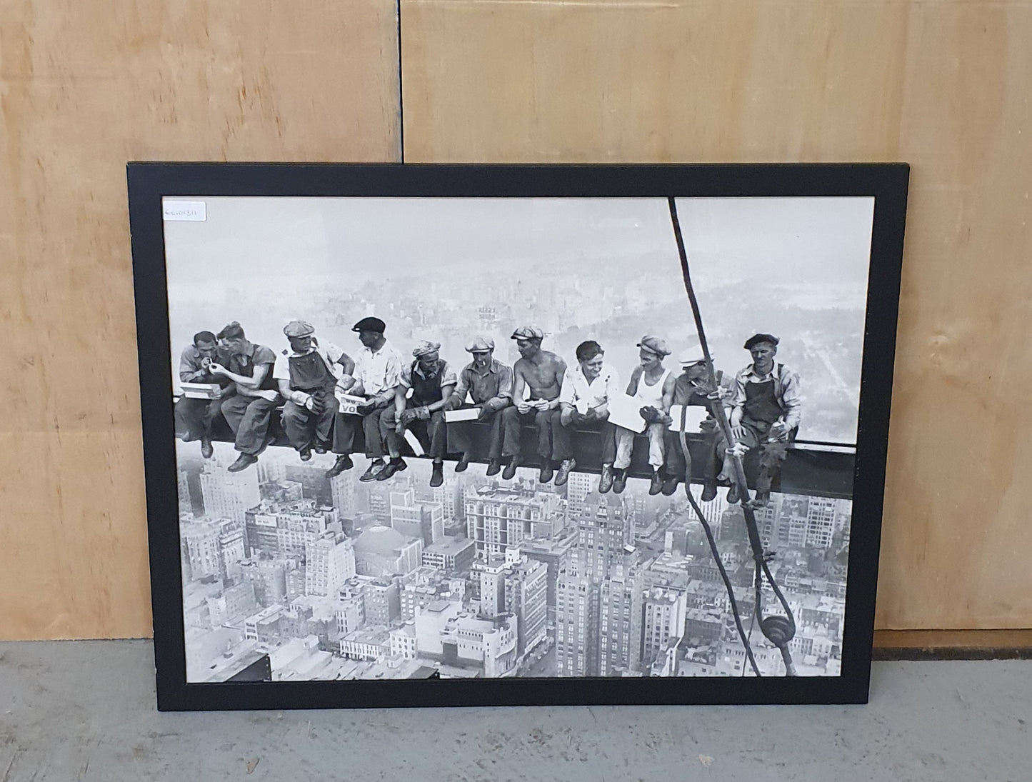 New York Steel Workers Lunch Atop a Skyscraper - EL101311