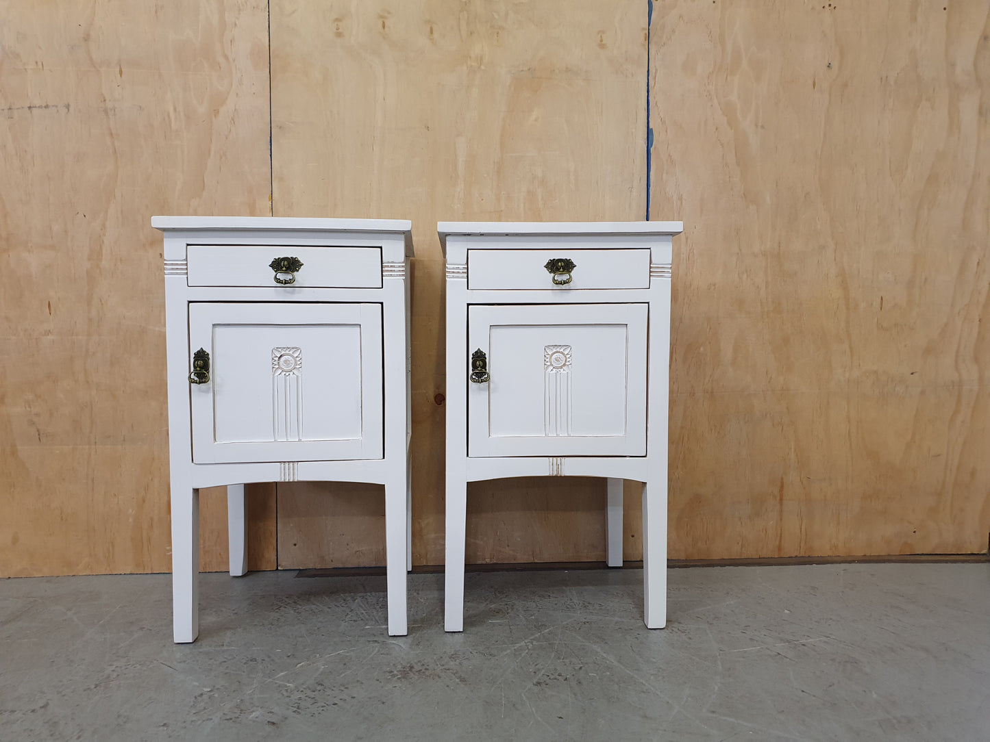 2 Matching White Wood Bedside Cabinets with 1 Drawer and 1 Door - 104175 / 104176