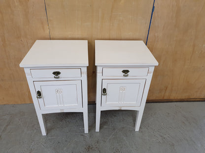 2 Matching White Wood Bedside Cabinets with 1 Drawer and 1 Door - 104175 / 104176