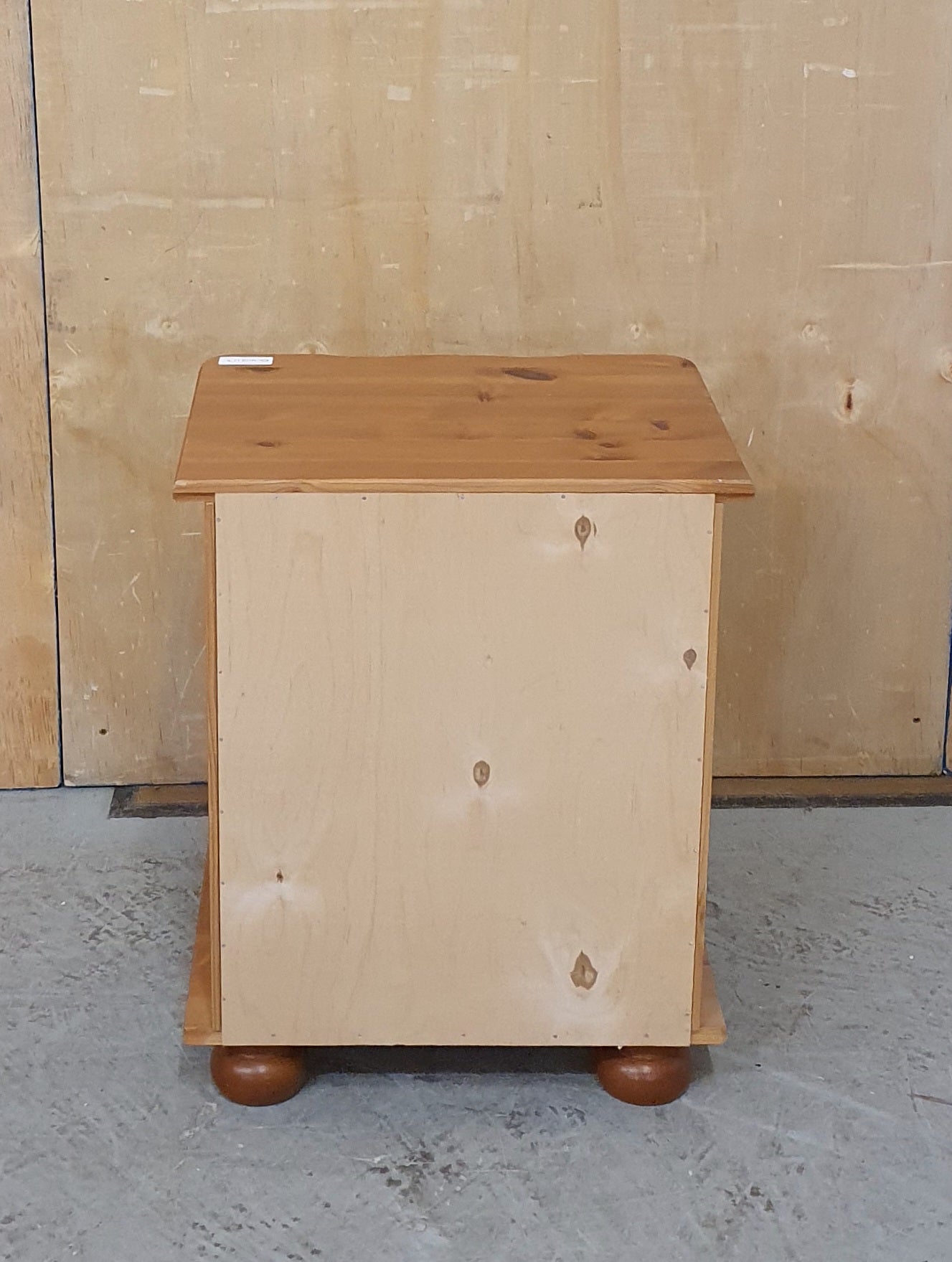 3 Drawer Pine Bedside Cabinetwith Rounded Feet - EL103117