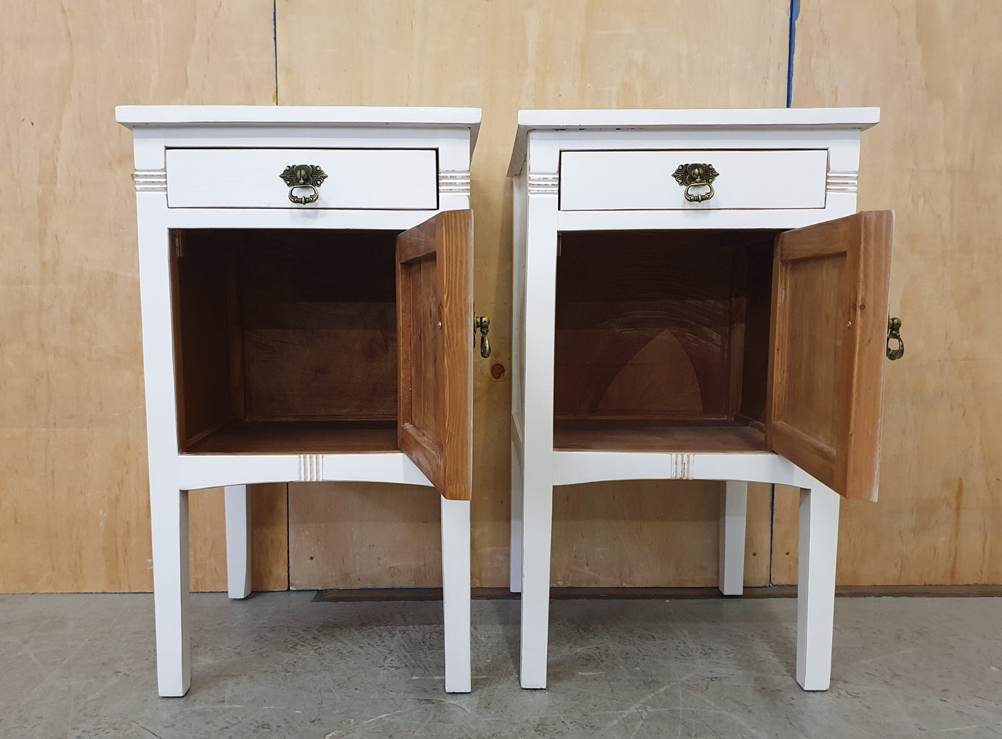2 Matching White Wood Bedside Cabinets with 1 Drawer and 1 Door - 104175 / 104176