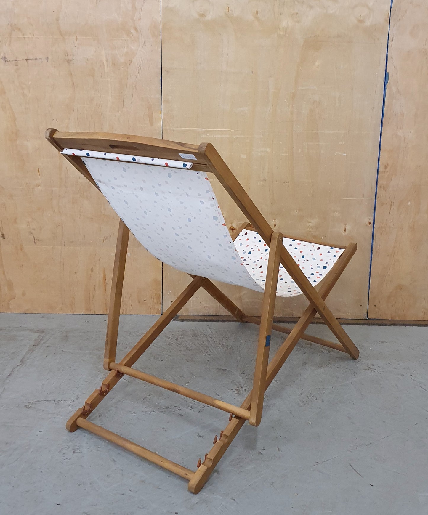 Folding Deck Chair with Waterproof Fabric - EL102906