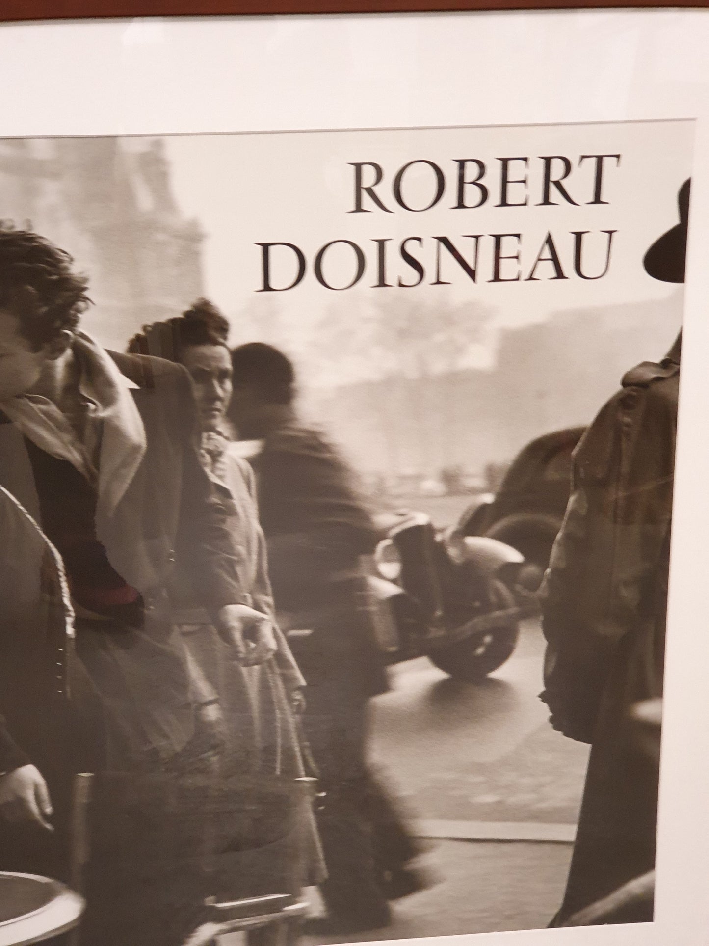 ROBERT DOISNEAU Photography Print in Mahogany Frame - BB270424-02