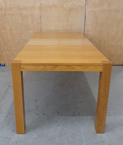 Large Oak Extendable Dining Table - EL104582