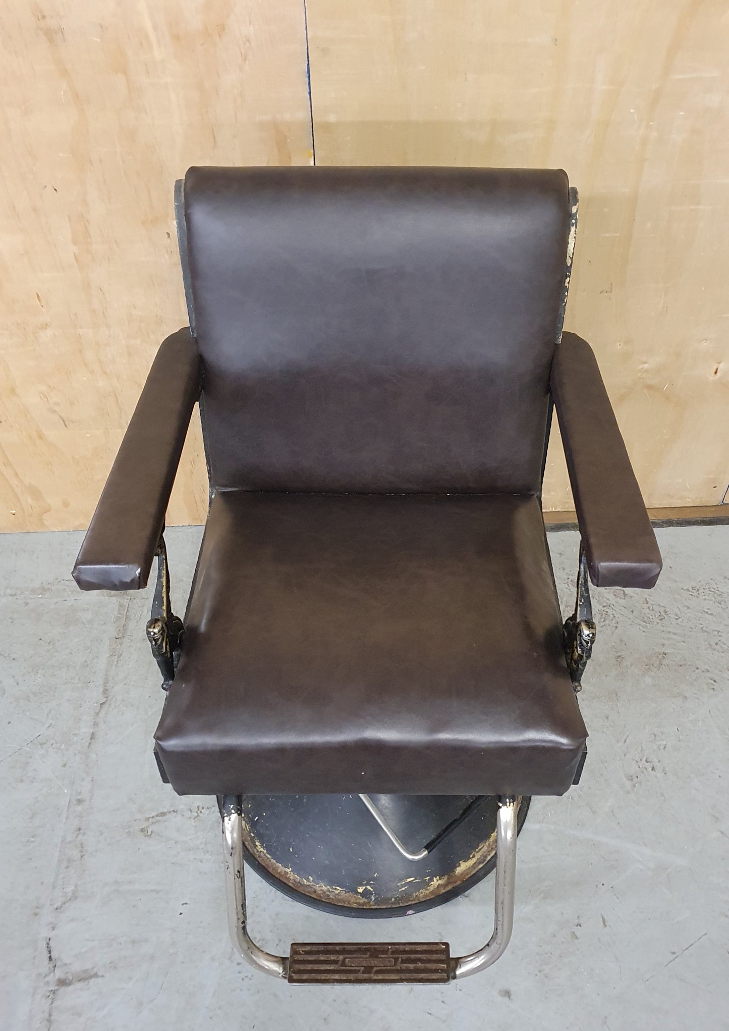 Vintage Style Barbers Chair with Egyption Sphynx Under Each Armrest -103031