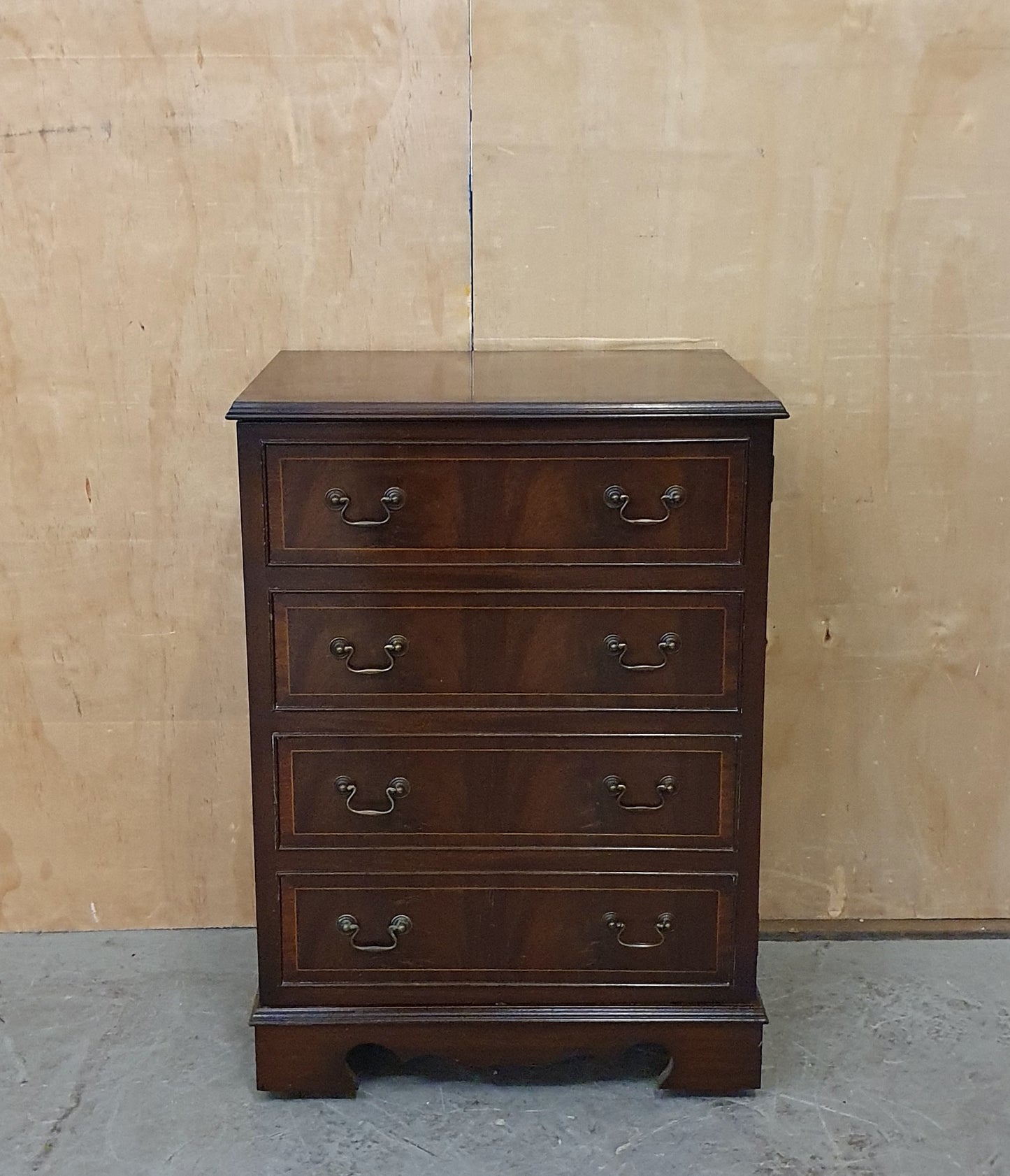 Small Mahogany Cabinet with 1 Door and Open Top Lid - 180925-01