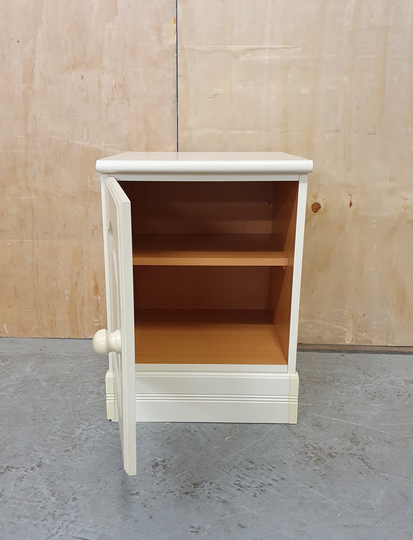 Single Cream Wood Bedside Cabinet with Door and 1 Internal Shelf - EL104651