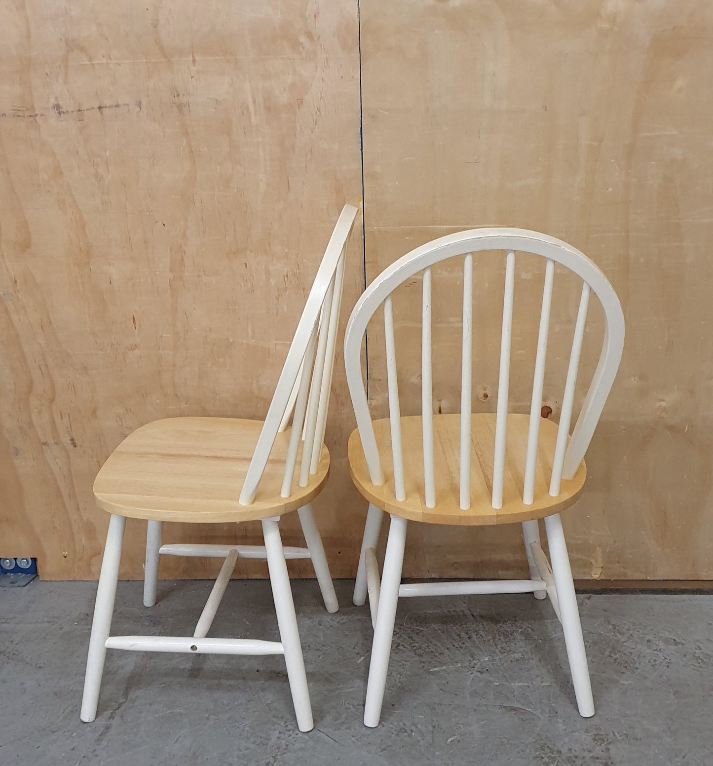 2 Matching Spindle Back Dining Chairs - EL104905 / EL105906