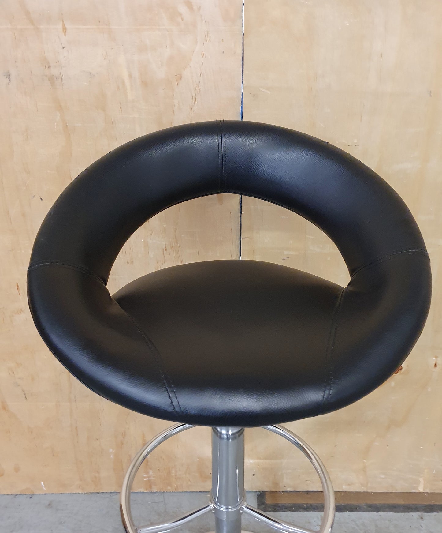 Single Black Faux Leather Height Adjustable Bar Stool with Chrome Base - EL104577