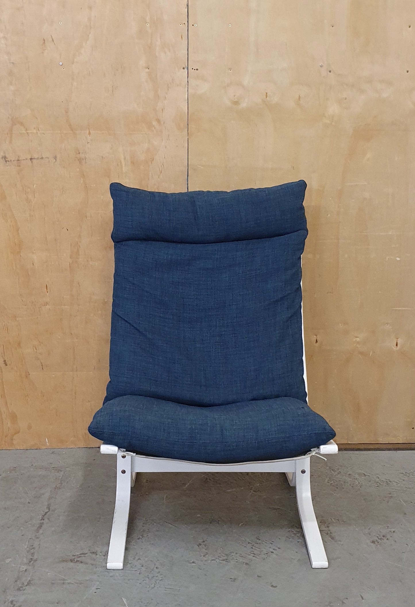 White Wood Easy Chair with Removable Seat Cushion and Head Rest - 100232