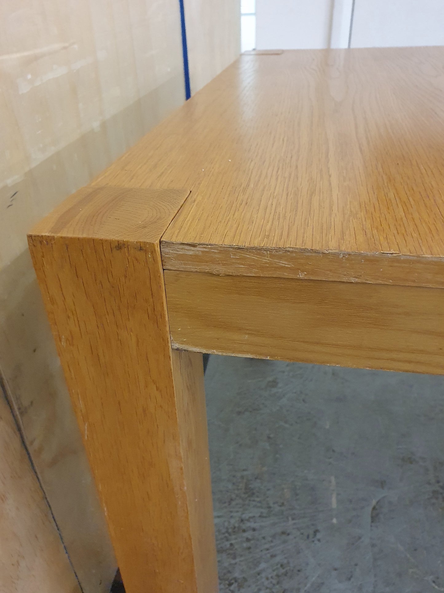 Large Oak Extendable Dining Table - EL104582