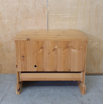 Small Pine TV Stand with Decorative Edges and 1 Bottom Drawer - EL104070