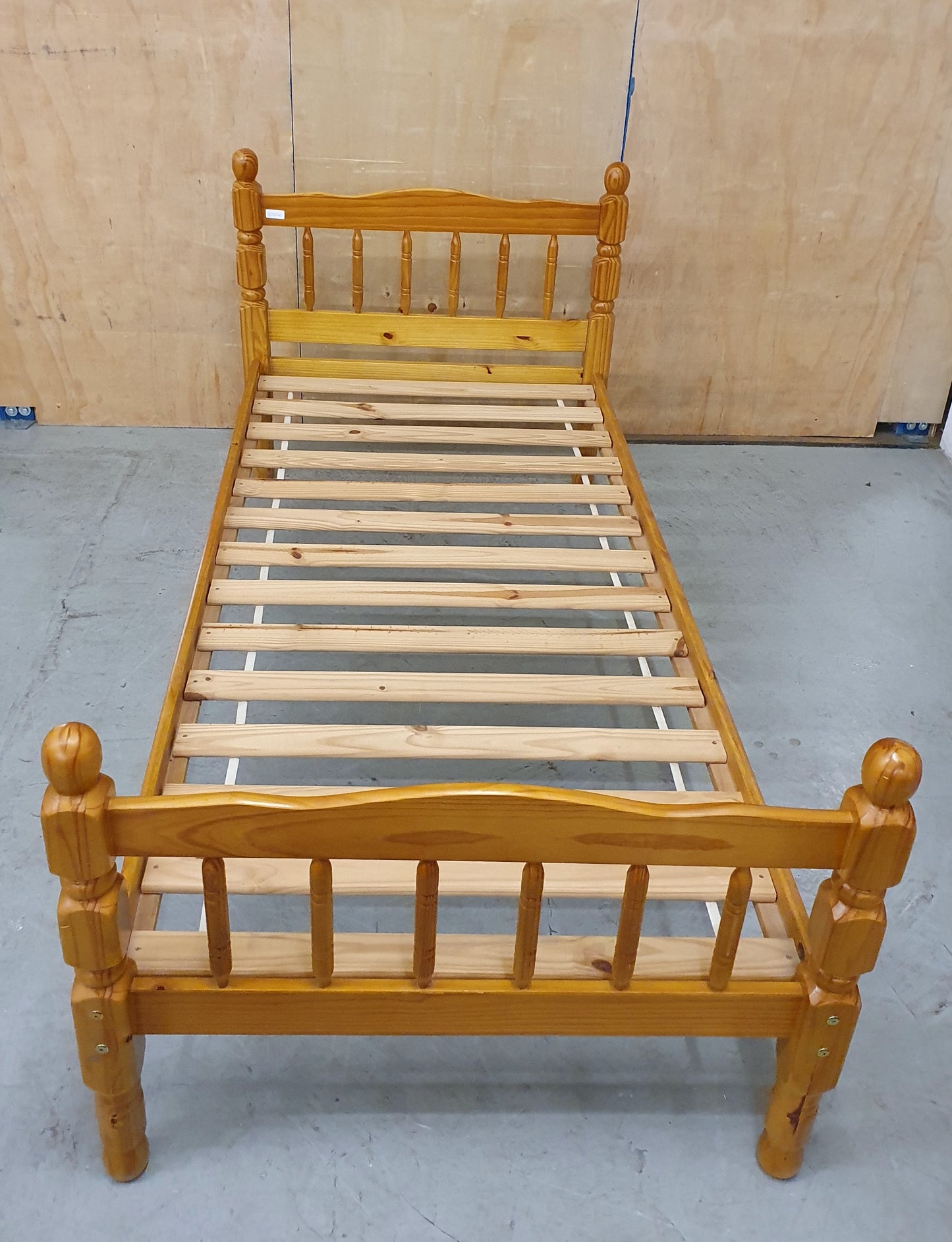 Pine Single Bedframe - 103016