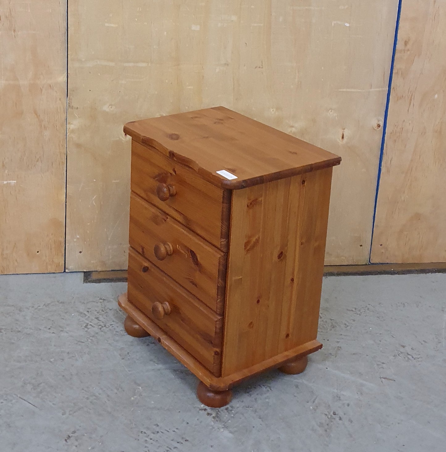 3 Drawer Pine Bedside Cabinetwith Rounded Feet - EL103117