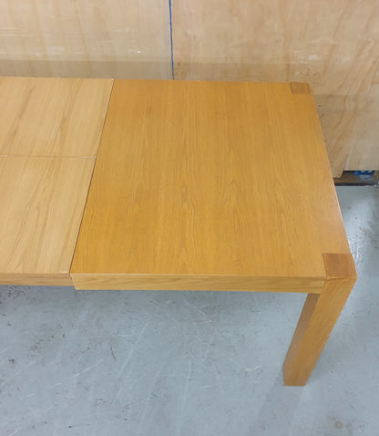 Large Oak Extendable Dining Table - EL104582