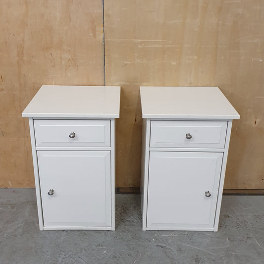 2 Matching White Wood Bedside Cabinets with 1 Drawer and 1 Door - 104677 / 104678