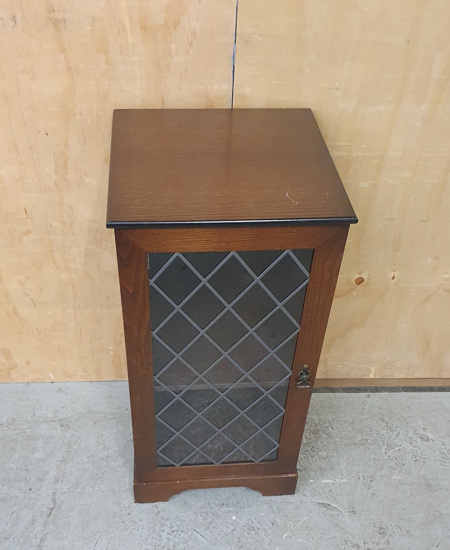 Mahogany Glass Door Cabinet with 1 Internal Shelf - EL104533