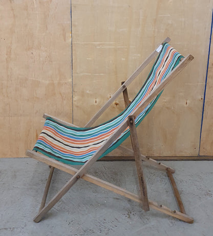 Striped Folding Deck Chair - EL102905