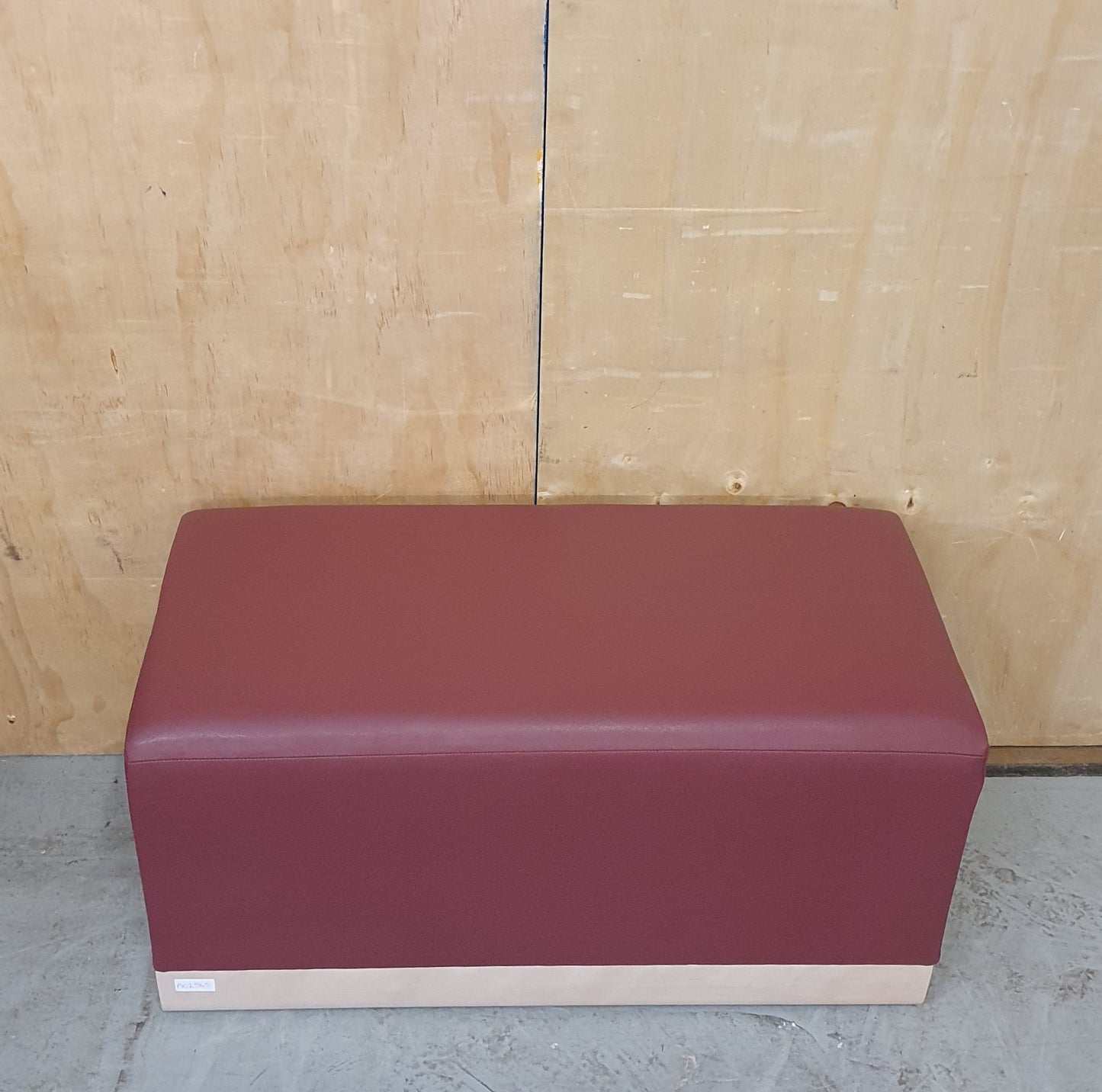 PINEAPPLE Doorne Double Modular Seat in Aston Wine - P102565