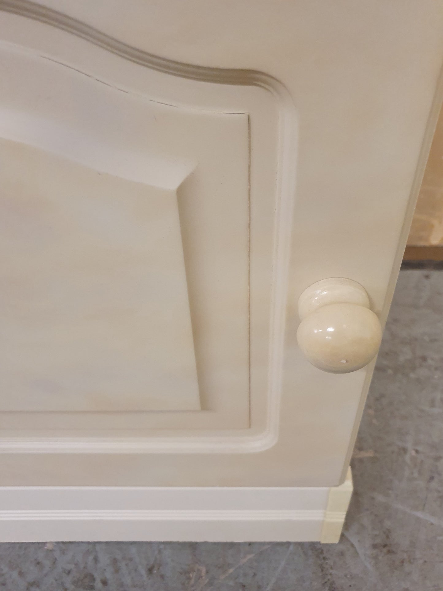 Single Cream Wood Bedside Cabinet with Door and 1 Internal Shelf - EL104651