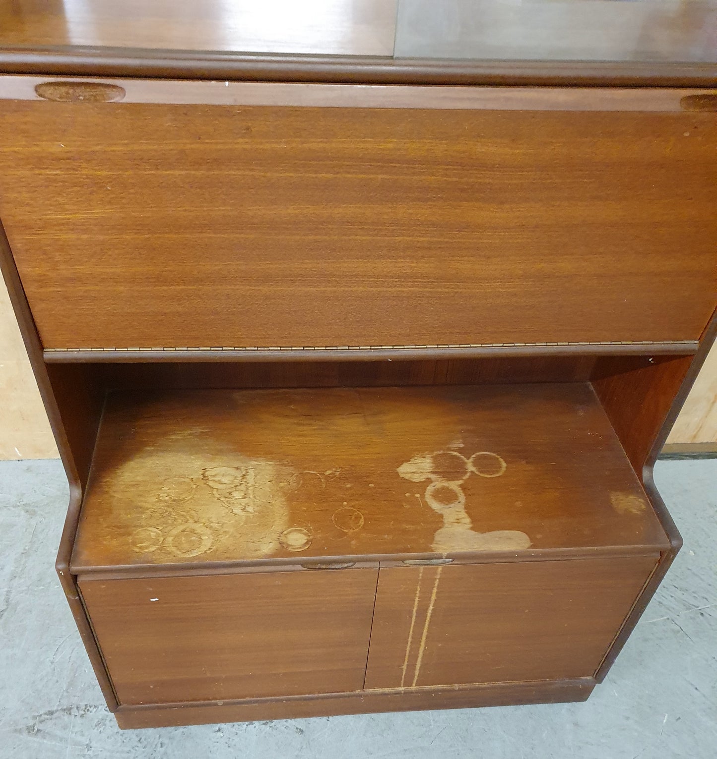 Vintage Sliding Glass Door Display Cabinet with Pull Out Middle Door and Bottom Cupboard - EL104538