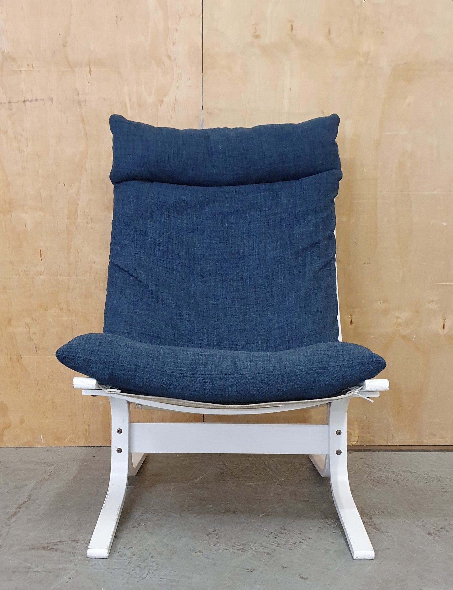 White Wood Easy Chair with Removable Seat Cushion and Head Rest - 100232